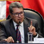 Ricardo Monreal pide prudencia a la SEP ante posible ajuste al calendario escolar