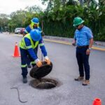 Aguakan llama a mantener limpias las alcantarillas ante la temporada de huracanes