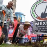Retiran antimonumento por desaparecidos del Ángel de la Independencia a un día de su instalación